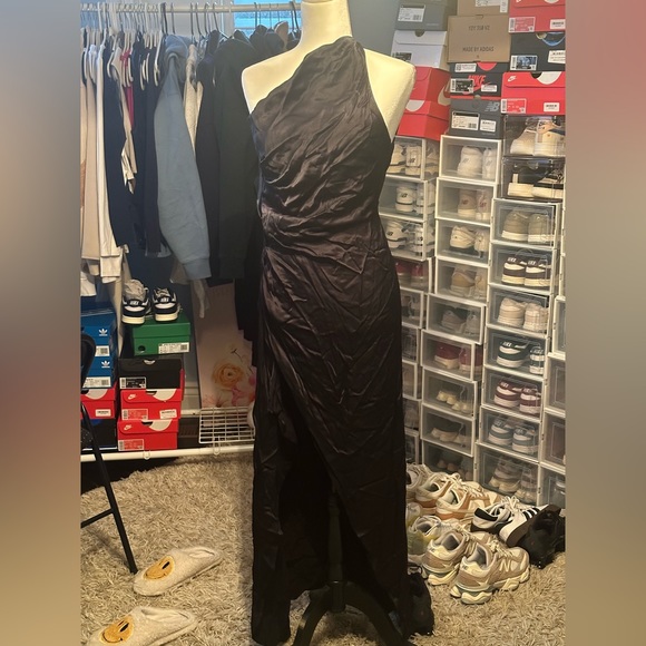 LARGE: BSL Siyah Asymmetrical black dress. Never worn. - Picture 6 of 6